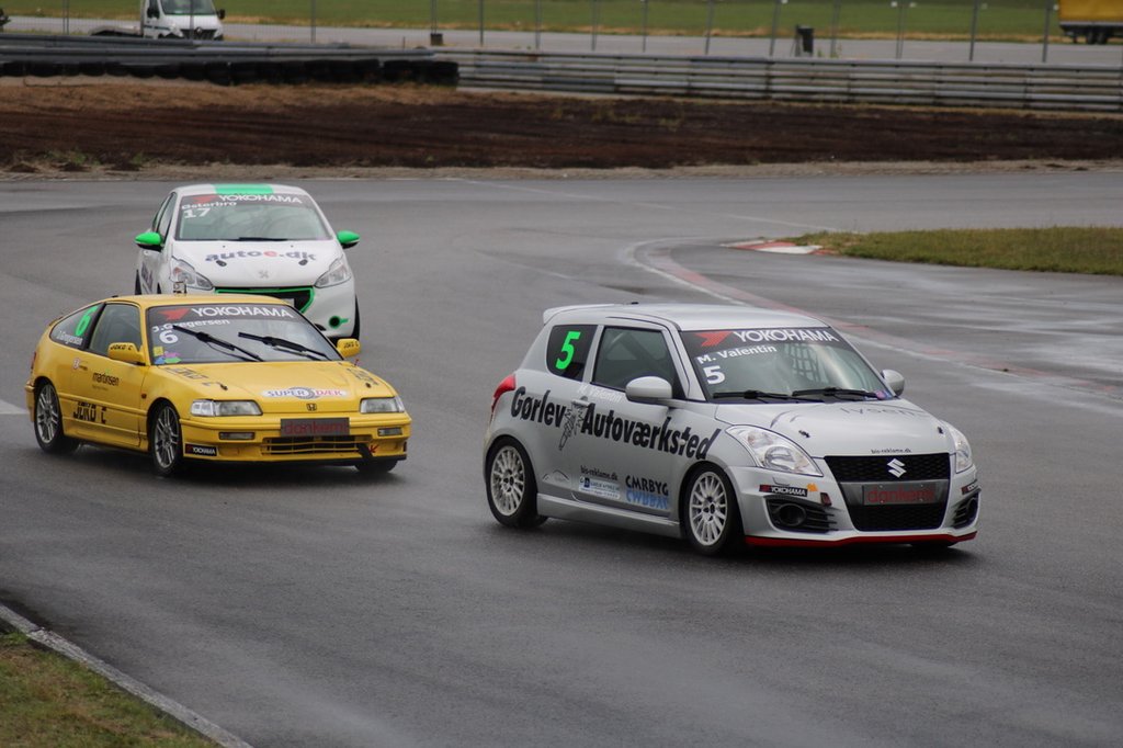 Mathias Valentin (#5), Jesper Gregersen (#6) og Mads Østerbro (#17) i front
(Foto: Agnes Straarup)